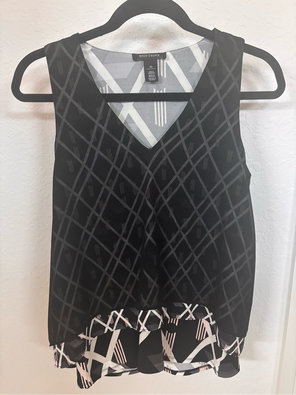 White House Black Market Black & Gray Patterned V-Neck Layered Camisole